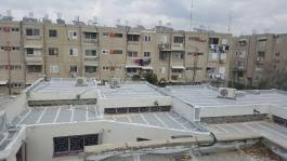 איטום גג באמצעות הלחמת יריעות ביטומניות שמבצעת חברת האיטום "א. גואטה איטום ובידוד"